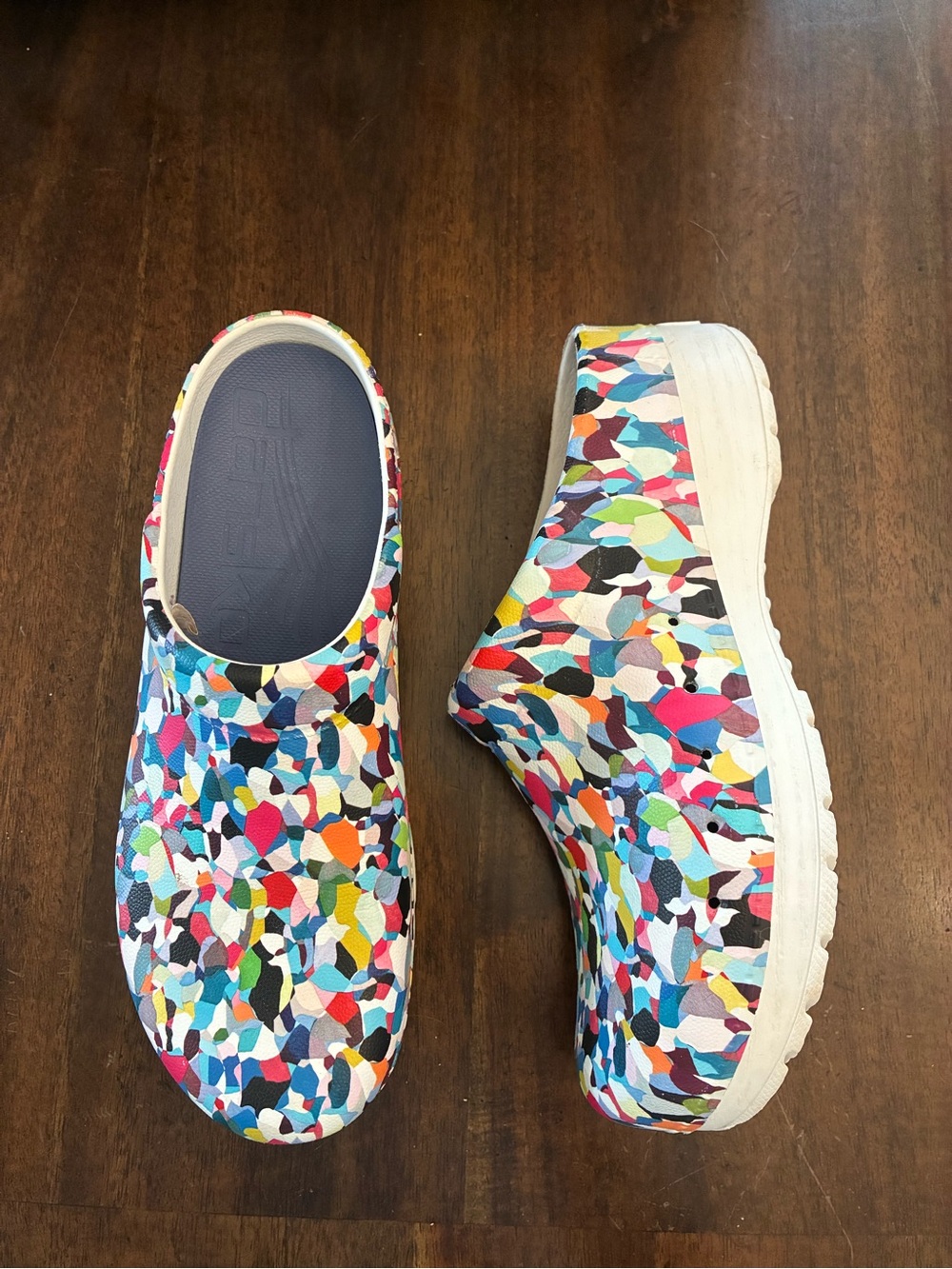 Dansko Kane Clogs Women’s 41 Kaleidoscope Rainbow White Foam Shoes